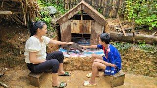 Poor boy builds a house for his new friend, joy when his foster mother returns