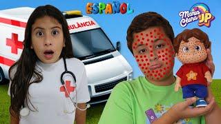 Maria Clara se hace pasar por doctora y cuida al pequeño JP  Pretend Play With Doctor