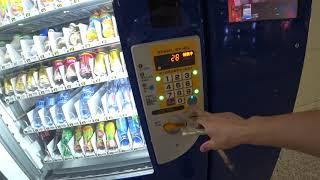 China cashless vending machine, no credit card, paid with iPhone!