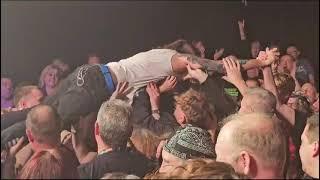 Massive Wagons -  'China Plates' (Baz Mills Crowd Surfs)