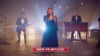 Kelly Clarkson & Brett Eldredge — Under the Mistletoe (The Original Santa Claus Parade) [HD]