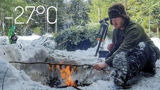 WINTER BUSHCRAFT Camping Alone -27°C Weather Build Natural Primitive Shelter in Snow - Wool Blanket