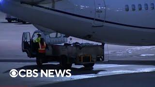 2 found dead in JetBlue plane's landing gear, Carter ceremonies continue, more | CBS News 24/7