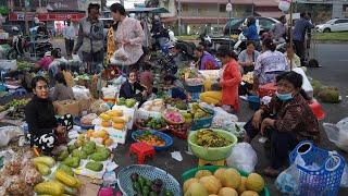 Chbar Ampov Early Morning Food Market - Daily Lifestyle & Activities of Vendors & Buyer in Market