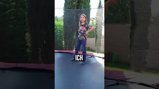 Wer macht die besseren Kunststücke auf dem Trampolin?! #shorts