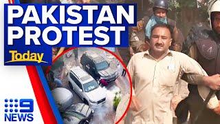 Violent clashes erupt as Pakistan police try to arrest Imran Khan | 9 News Australia