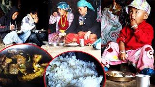 Jina's mom & brother Come to see Jonson II Lamb meat curry at dinner@pastorallifeofnepal