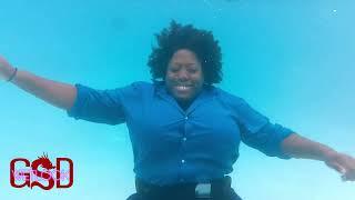 Wetlook Nubia underwater in her blue shirt and jeans FREE VIDEO