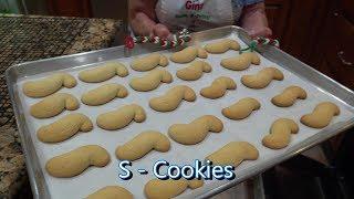 Italian Grandma Makes S-Cookies