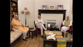 PM Modi meets LK Advani, credits win to 'margdarshak'