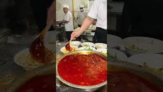 河南街头手扔烩面，10块一碗，这做法外地人没有见过  #路边摊美味