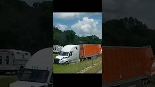 WHY? #epictruckingfails#truckdrivers#derderder#truckdriverjobs#truckers#trucking#truckerlife#cdl