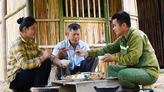 The first meal in the new house. Happiness filled the small house of a single mother.