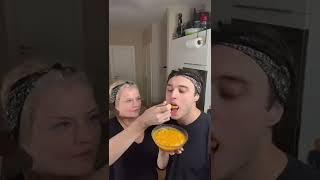 ANNEMİN KÖZ SARIMSAKLI GRİPSAVAR ÇORBA TARİFİ  - EMİR ELİDEMİR #shorts