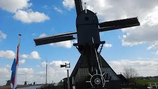 [4K] Rotating windmill from the back at Kinderdijk, The Netherlands