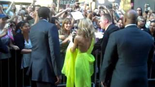 RedCarpetReport.com - Sex and The City 2 NYC premiere - Sarah Jessica Parker signs autographs