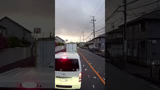 右折レーンはまだ先ですよ、待てない輩。思いっきり逆走。#Shorts