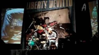 Angry Young Man, Liberty Devitto en Chile