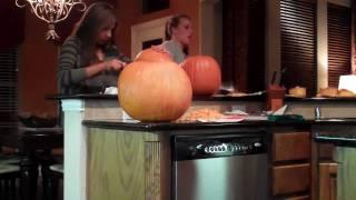 PUMPKIN CARVING ACCIDENT!?!(DAY38)