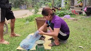 Single girl and nice guy - catching stone crabs - having a delicious meal with him