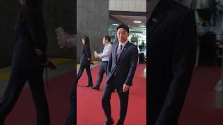 대통령 해외 순방 시기에 국회에 인사 다니는 강훈식 대통령 비서실장
