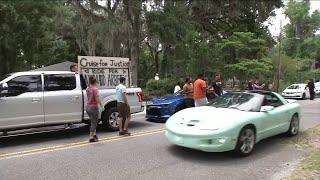 Group drives from Savannah to Brunswick to pay respects to Ahmaud Arbery