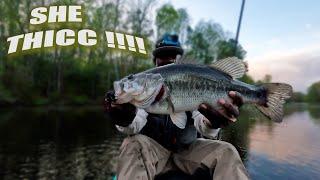 I Tried KAYAK FISHING in a LAKE LLOOAADDEEDD with BASS !!! (BEST DAY YET)