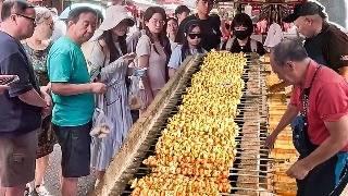 Authentic Morning Market in Vietnam: Fried Pork Bun, Broken Rice, Sweet Dessert