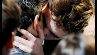 Robert Pattinson kissing Taylor Lautner The Kiss Edward Jacob Twilight