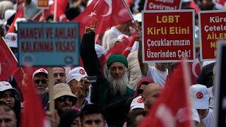 Thousands march in anti-LGBT demonstration in Istanbul