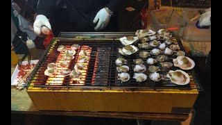 【天津街头美食】夜市烤扇贝烤生蚝。 [Tianjin Street Food] Grilled scallops and oysters at night market.