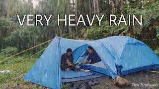 Very Heavy Rain and Thunder‼️Camping in Heavy Rain in a Dead End Road