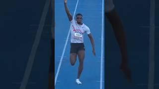 FRED KERLEY CELEBRA DURANTE 50m. 20.33 en 200M DEJÁNDOSE IR