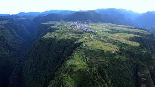 Mysterious Village Discovered on the Wanzhang Cliff in Guizhou【Curious China】