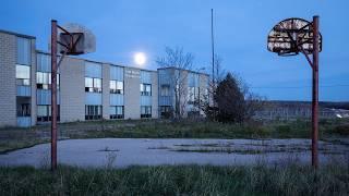 Exploring a Massive Abandoned High School in the Middle of Nowhere!!