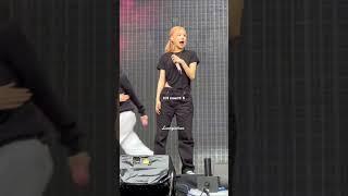When Lisa does this to Rosé #shorts