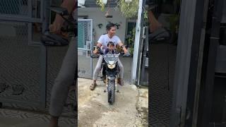 Sunmori depan rumah with kiddos , Kawasaki KSR 110 cc