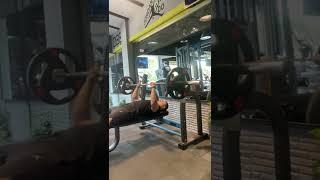 Close grip bench press triceps