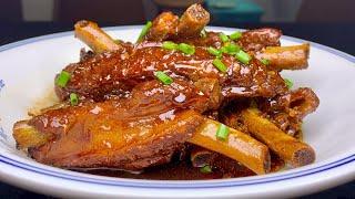 Don’t always stew the pork ribs when you buy them. Make a classic braised pork ribs.