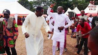 Watch the moment a Reverend Father took over the cultural Dancing stage At an Igbo Festival (Ikwo)