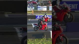 Ducati Panigale v4 vs Honda CBR