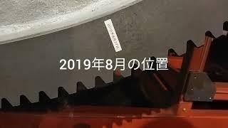 減速比25200000の巨大歯車を頑張って回す娘、1周するのに100年はかかりそう