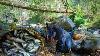 look for fish together, fish in the river are abundant | eating with big family