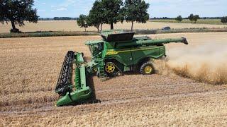 John Deere X9 beim Weizen dreschen im Oderbruch 2022