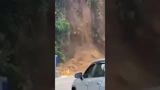 massive #landslide in Taiwan no one trapped in #highway