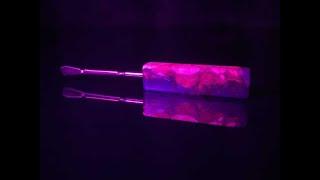 Crafting epoxy resin dab tools with the new glow in the dark pigment Squid-Glow | SquidPoxy