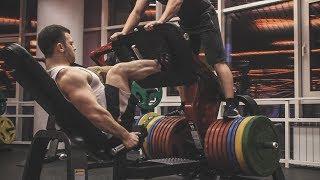 EXTREME LEGS PUMPING AND FLEXING WITH HARD MUSCLES