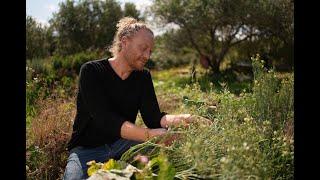 Trailer  Man Grows ALL of his food on 750m2