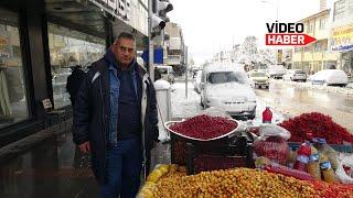 Erzincan’da kara rağmen tezgahının başında