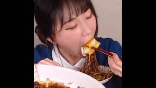 Black Bean Noodles, Eggs & Kimchi #asmr #mukbang #eatingsounds #satisfying #food @AmiAmi-uo5do